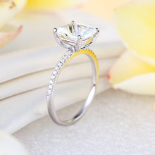 गैलरी व्यूवर में इमेज लोड करें, 0.12ct Natural Diamond 14K White Gold 2.5 Ct Topaz Ring
