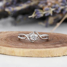 गैलरी व्यूवर में इमेज लोड करें, 1.0 Carat Round Cut Sona Diamond Twist Promise Ring