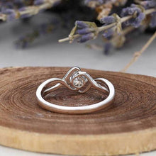गैलरी व्यूवर में इमेज लोड करें, 1.0 Carat Round Cut Sona Diamond Twist Promise Ring