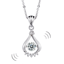 गैलरी व्यूवर में इमेज लोड करें, 0.5ct Dancing Moissanite Diamond Necklace - Black Diamonds New York