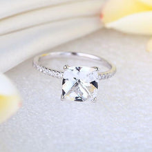 गैलरी व्यूवर में इमेज लोड करें, 0.12ct Natural Diamond 14K White Gold 2.5 Ct Topaz Ring